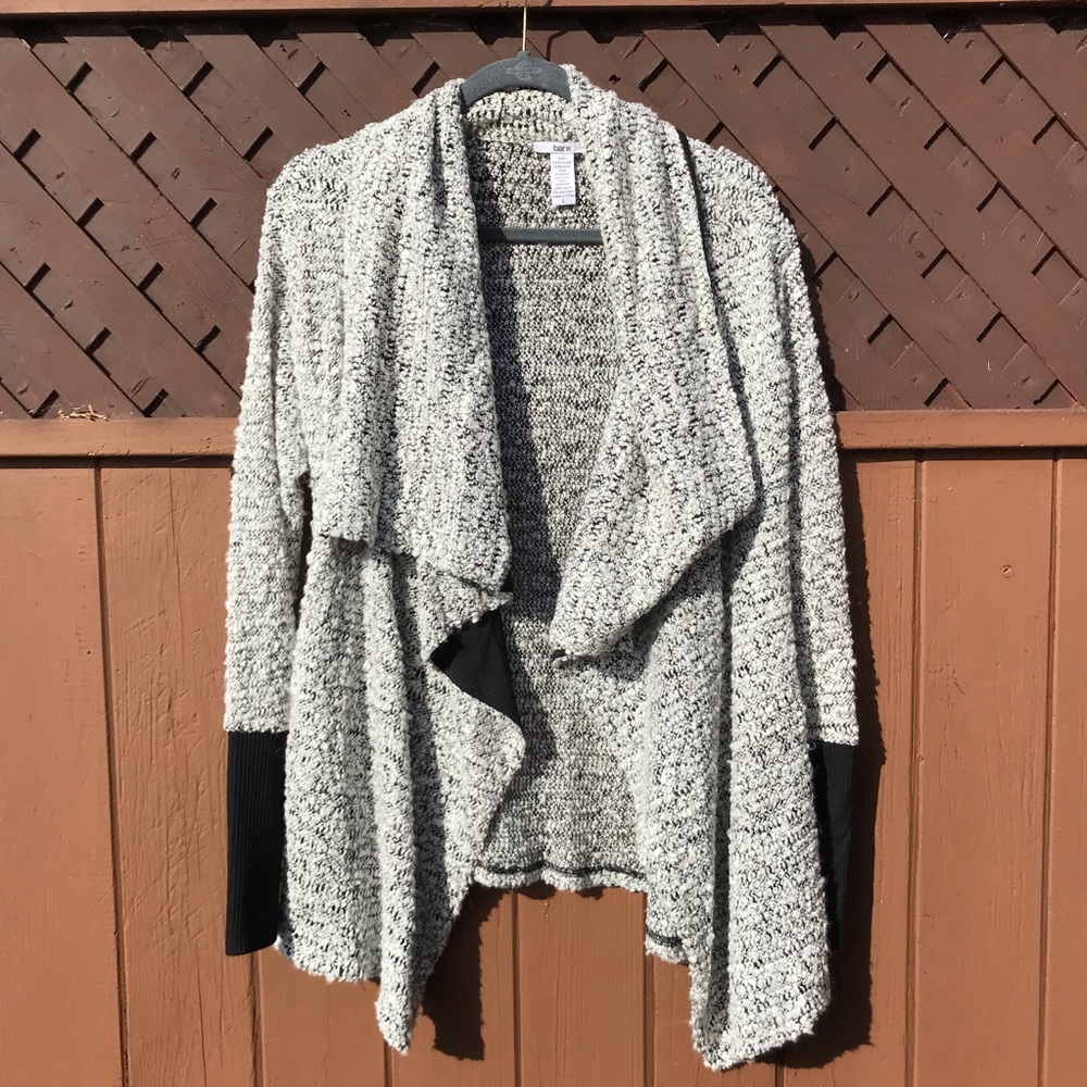 Black& white mid-length shrug.